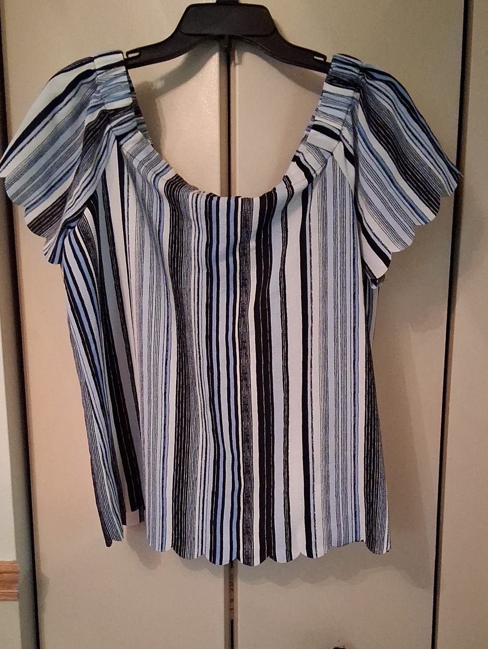 Elle Striped Off-Shoulder Blue & White Women’s Top. Size Med